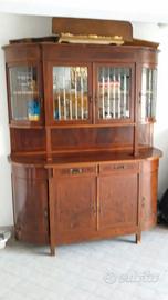 Credenza primi 900 in radica di noce e vetrina