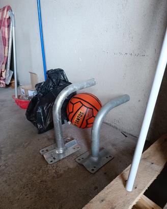 staffe a muro per supporto antenna o parabola
