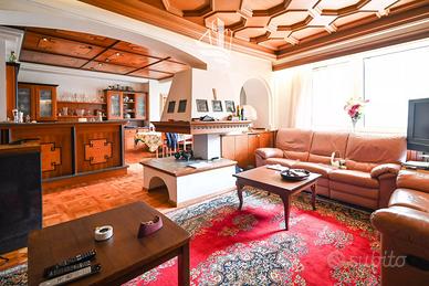 Via de Lai: Appartamento signorile con balcone