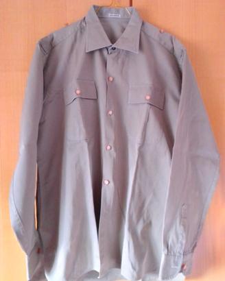 Camicia uomo di tipo militare