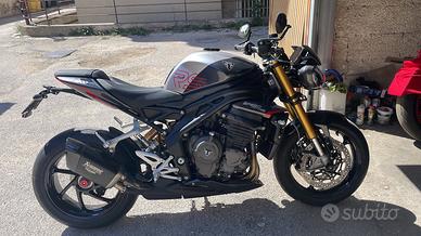 Speed triple 1200 rs diablo red
