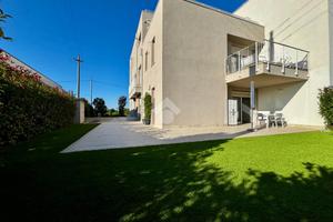 3 LOCALI A PESCHIERA DEL GARDA