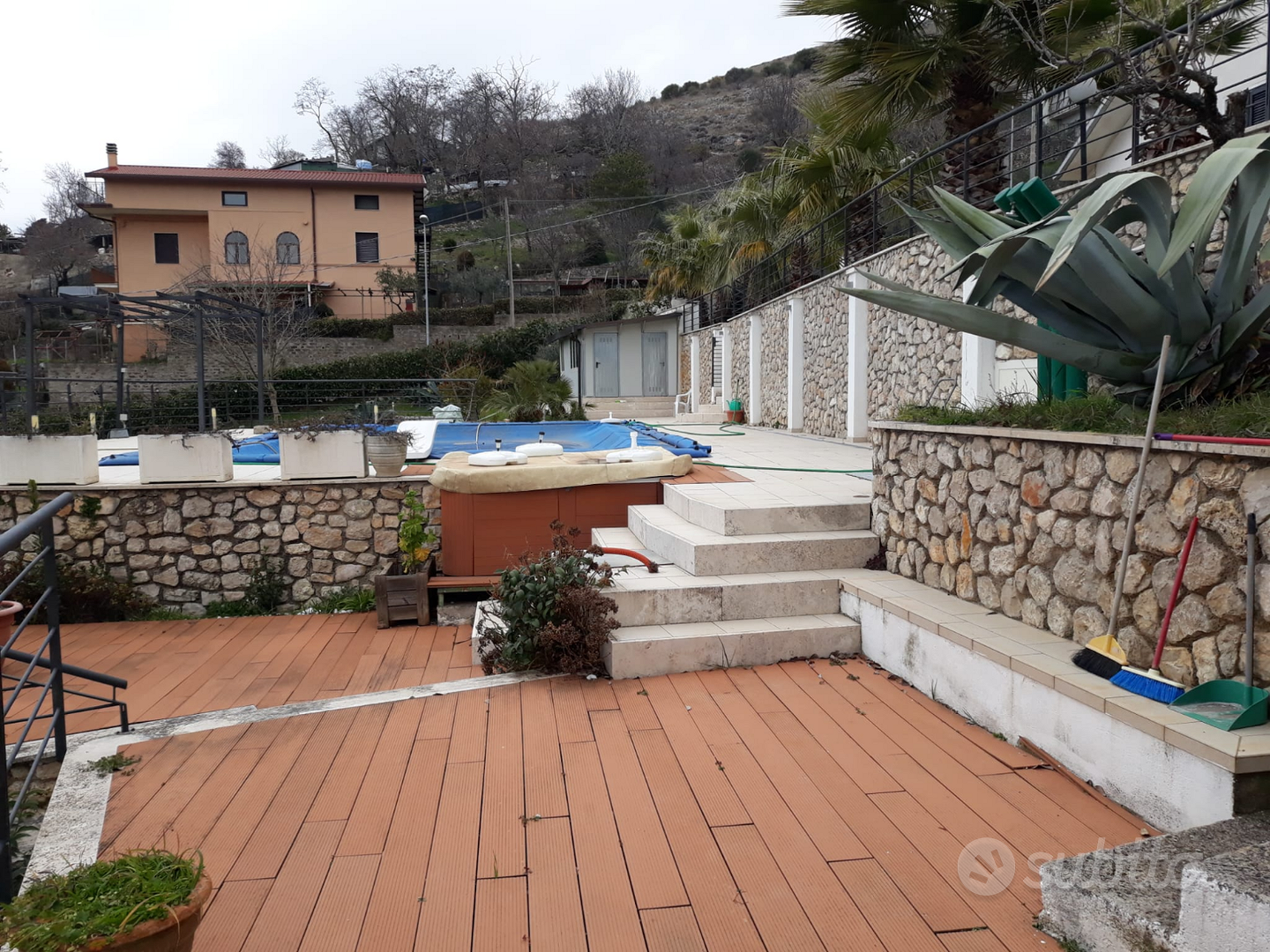 Villa con piscina - Vista 6