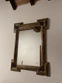 Specchio antico con cornice dorata lavorata