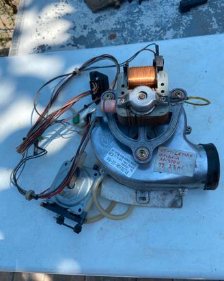 Ventola e pressostato caldaia ariston T2-23MFFI