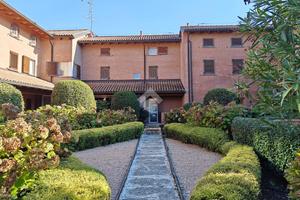 VILLA A SCHIERA A CARATE BRIANZA