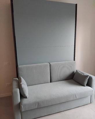 Letto a scomparsa integrato con divano con materas