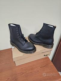 Dr. Martens 1460 Anfibi Donna Neri