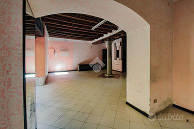 NEGOZIO A PALAZZOLO SULL'OGLIO