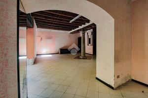 NEGOZIO A PALAZZOLO SULL'OGLIO