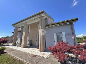 VILLA SINGOLA A TREBASELEGHE
