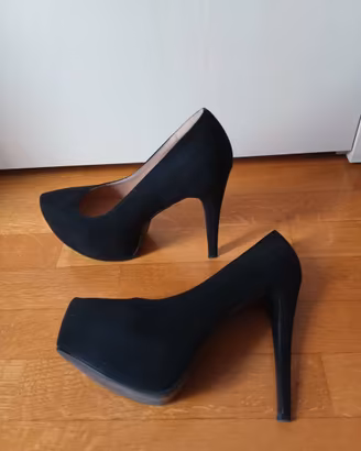 SCARPE DECOLLETE' NERE IN CAMOSCIO