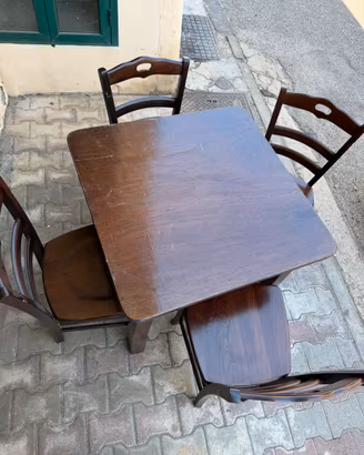 Tavoli e sedie legno ciliegio