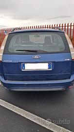 macchina ford focus
