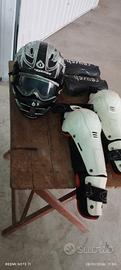Casco è protezioni per moto cross 