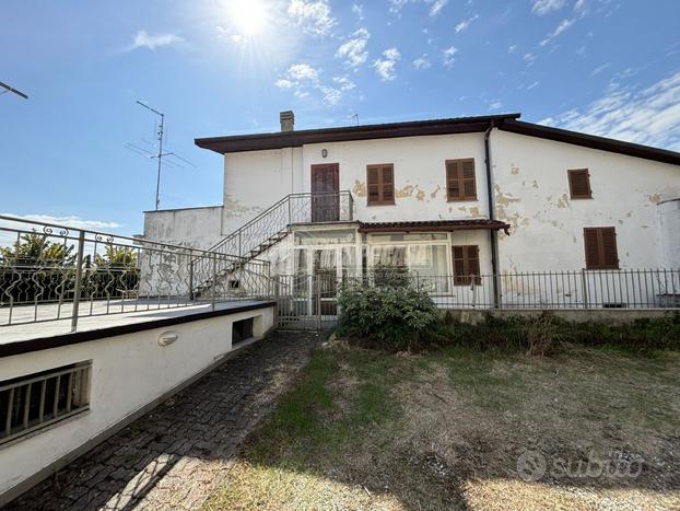 CASA INDIPENDENTE CON TERRAZZO E BOX AUTO