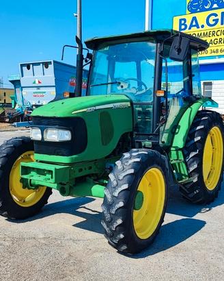 John Deere 5820