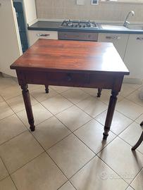 Tavolo legno arte povera restaurato con cassetto