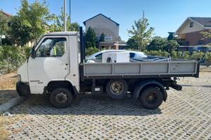 Autocarro Nissan trade ribaltabile