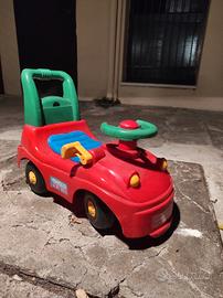 Macchina giocattolo chicco