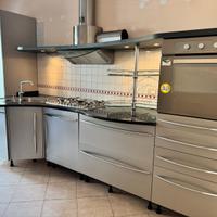 Cucina Salvarani color tortora top in marmo