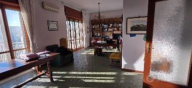 Battiati(inizio) grande 5 vani con cantina mq. 14