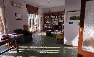 Battiati(inizio) grande 5 vani con cantina mq. 14