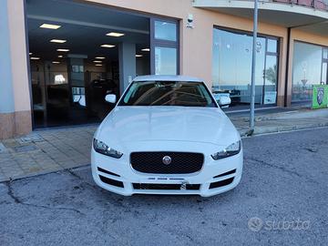 Jaguar XE 2.0 180 CV