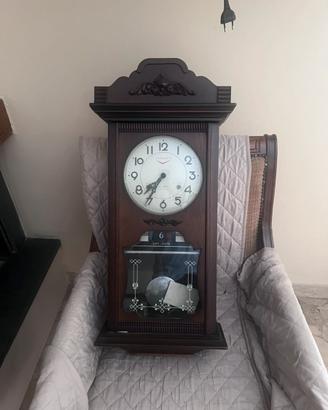 Orologio antico a pendolo loengrin