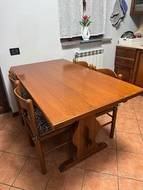 Tavolo più 4 sedie in legno