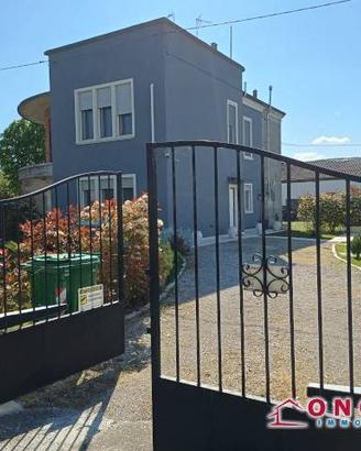 Casa indipendente di 126 m² con più di 5 locali a 