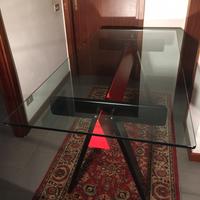 TAVOLO IN LEGNO BICOLORE CON PIANO IN VETRO