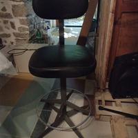 sgabello girevole e modulabile in altezza e seduta