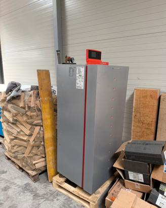 Caldaia a condensazione a basamento Viessmann 35kW