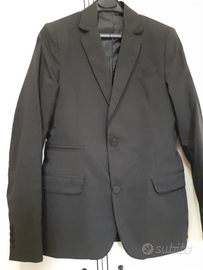 Vestito nero da ragazzo