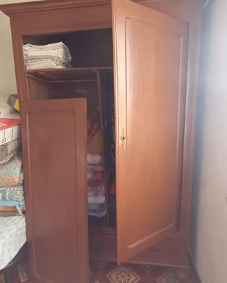armadio antico da restaurare in legno a due ante e