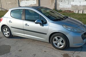 peugeot 207 anno 2009 kl. 230.000 a gas di fabbric
