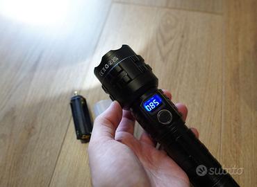 Torcia LED Ricaricabile 15.000 Lumen A06 XHP70