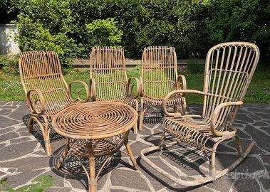 Poltroncine in vimini - 5 piu' tavolino - usate