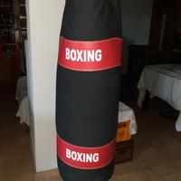 Sacco da boxe kingboxing ed attrezzi da camera