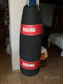 Sacco da boxe kingboxing ed attrezzi da camera
