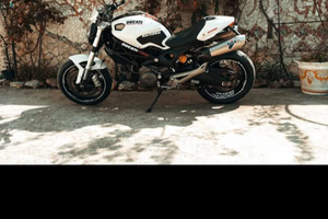 Ducati Monster 696