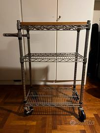 Carrello con rotelle in legno e alluminio