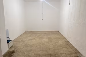 BOX AUTO 17 MQ – PALERMO, VICOLO CARACAUSI