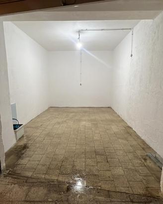 BOX AUTO 17 MQ – PALERMO, VICOLO CARACAUSI