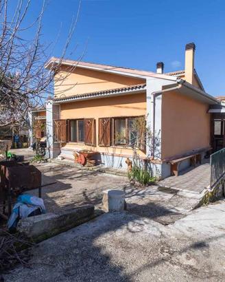 Villa di 213 m² con più di 5 locali a Pescorocchia
