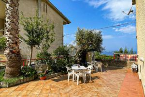 3 LOCALI A FALCONARA ALBANESE