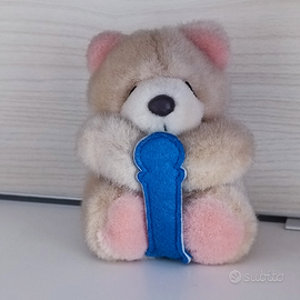 Pupazzo orsetto peluche con la lettera i