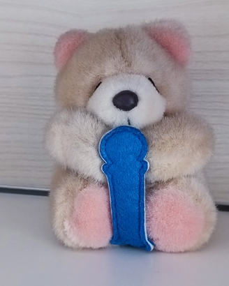 Pupazzo orsetto peluche con la lettera i