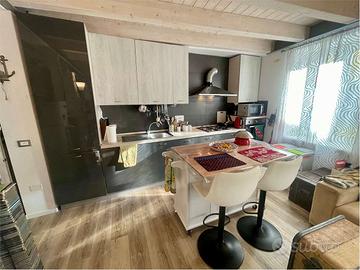 NAGO (TN) TRILOCALE RISTRUTTURATO NEL CENTRO STORI